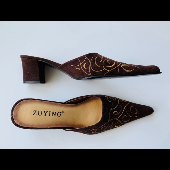 Embroidered shoe - Picture 2 of 6